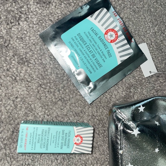 NWT first aid beauty 3 piece skin care including cosmetic makeup bag - Picture 3 of 6